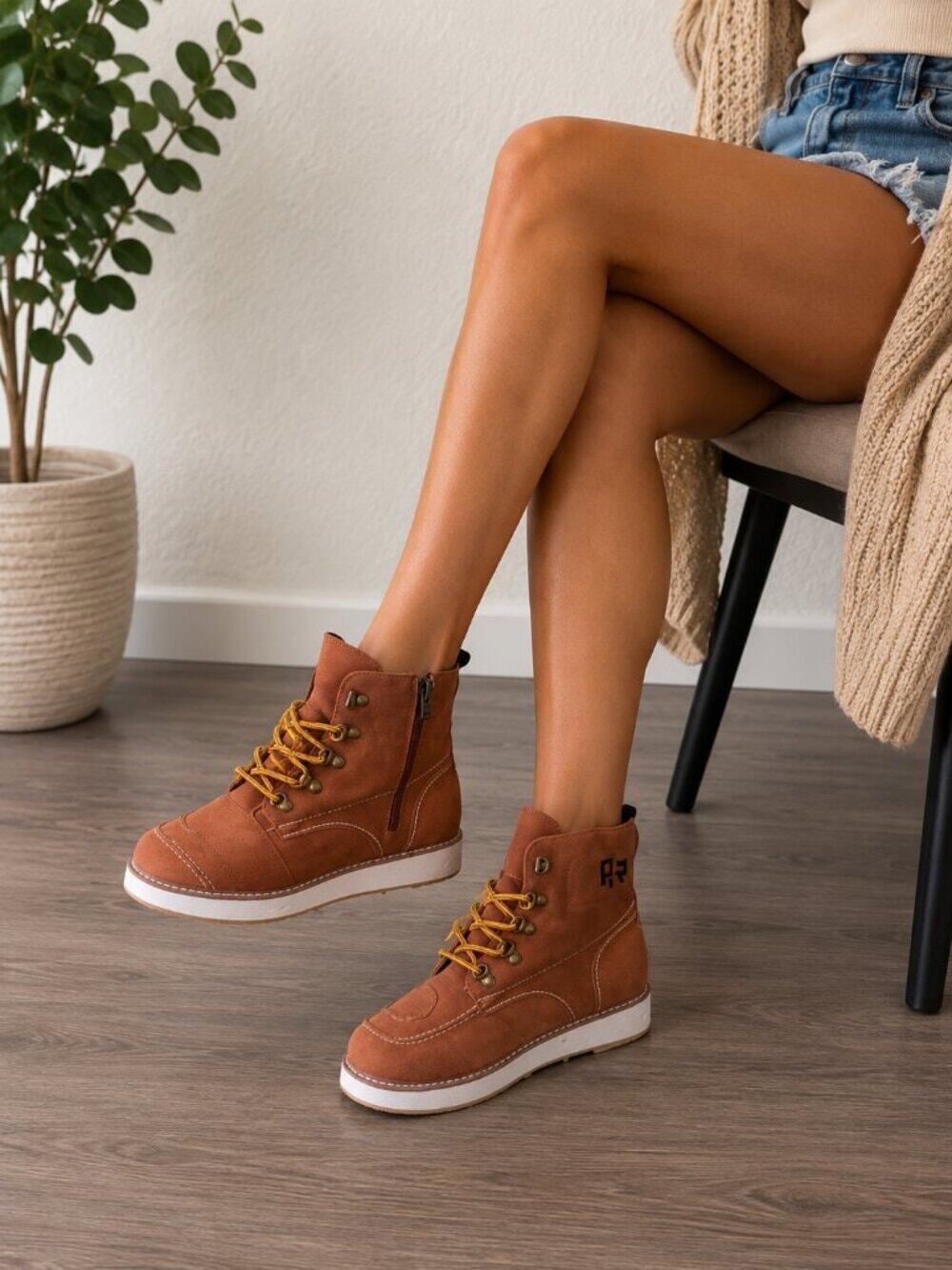 NWOT Women’s Lace Up Hiking Boots Side Zip Brown EU 41 US 10.5